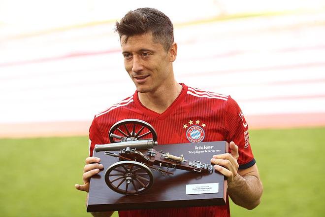 [图]克雷桑梅开二度 山东泰山5-0大胜青岛红狮